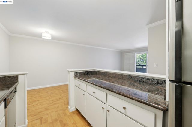 385 Jayne Avenue 205, Oakland, CA 94610