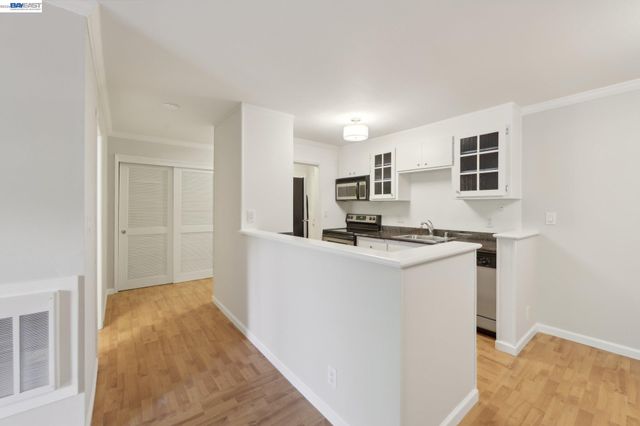 385 Jayne Avenue 205, Oakland, CA 94610