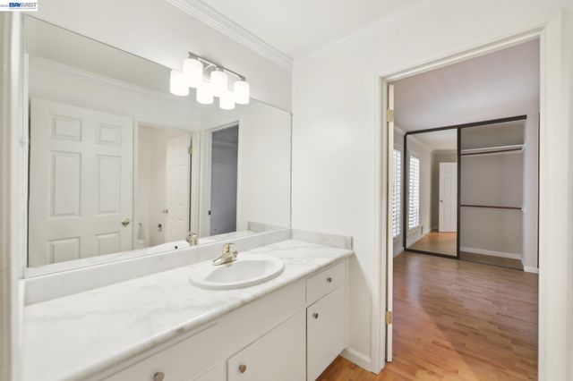 385 Jayne Avenue 205, Oakland, CA 94610