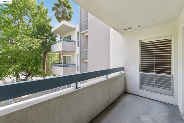 385 Jayne Avenue 205, Oakland, CA 94610