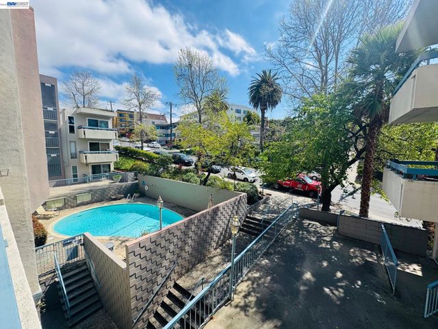 385 Jayne Avenue 205, Oakland, CA 94610