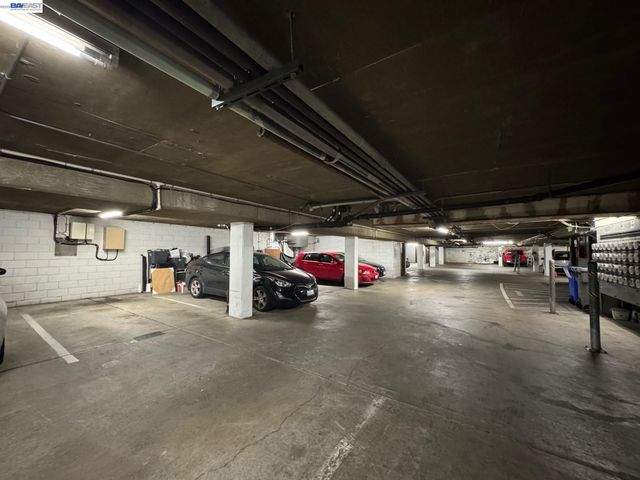 385 Jayne Avenue 205, Oakland, CA 94610