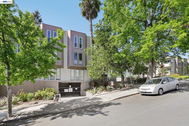 385 Jayne Avenue 205, Oakland, CA 94610