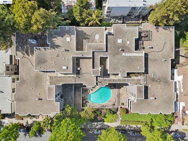 385 Jayne Avenue 205, Oakland, CA 94610