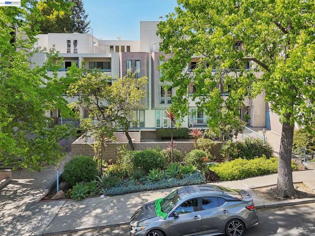 385 Jayne Avenue 205, Oakland, CA 94610