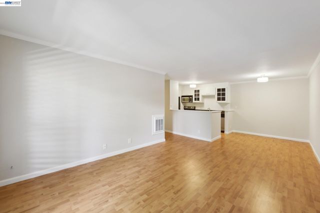385 Jayne Avenue 205, Oakland, CA 94610