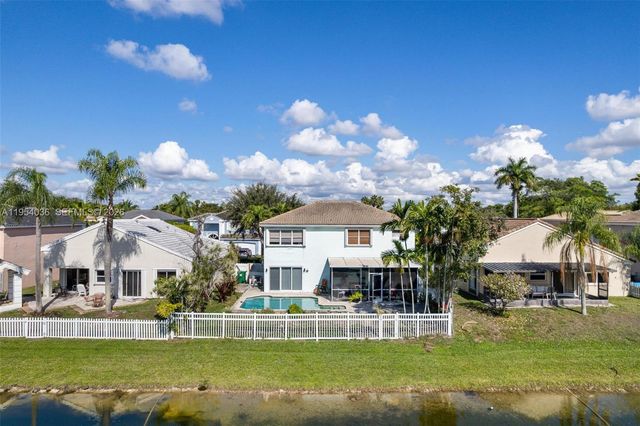 13930 Oak Ridge Dr, Davie, FL 33325