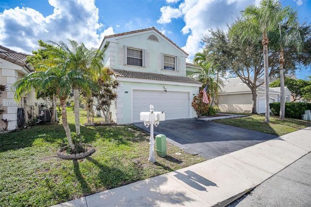 13930 Oak Ridge Dr, Davie, FL 33325