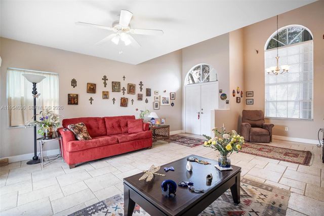 13930 Oak Ridge Dr, Davie, FL 33325