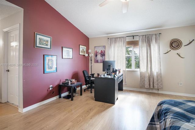 13930 Oak Ridge Dr, Davie, FL 33325