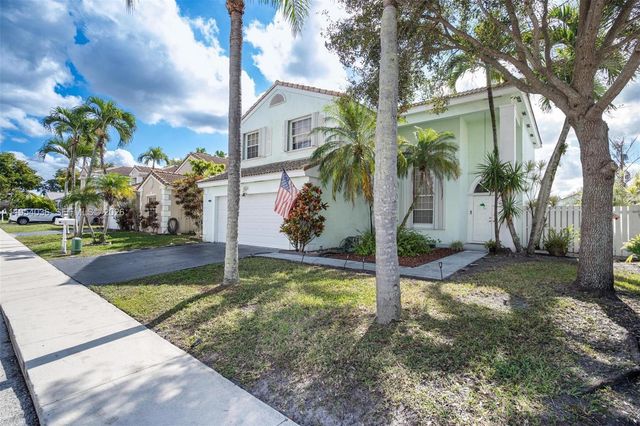 13930 Oak Ridge Dr, Davie, FL 33325