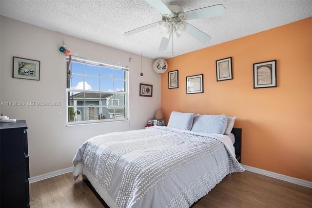 13930 Oak Ridge Dr, Davie, FL 33325