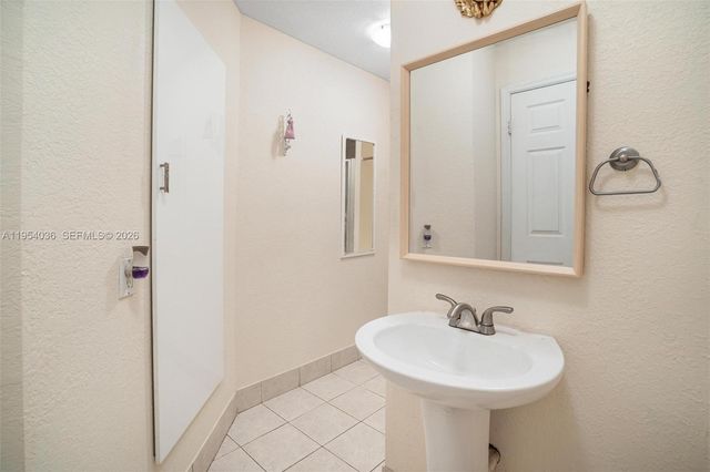 13930 Oak Ridge Dr, Davie, FL 33325