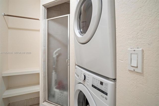 13930 Oak Ridge Dr, Davie, FL 33325