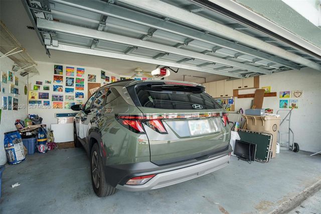 13930 Oak Ridge Dr, Davie, FL 33325