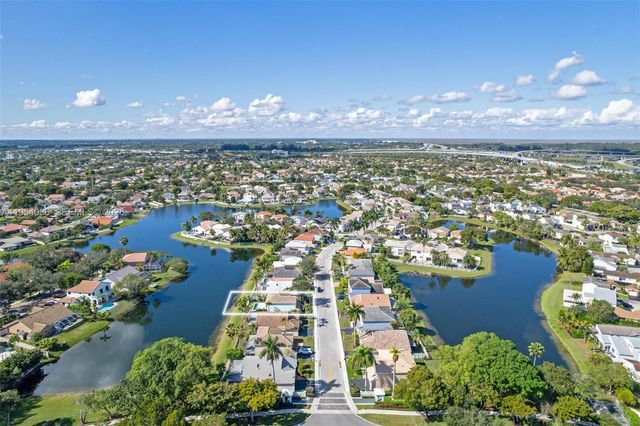 13930 Oak Ridge Dr, Davie, FL 33325