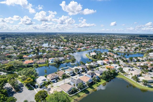 13930 Oak Ridge Dr, Davie, FL 33325