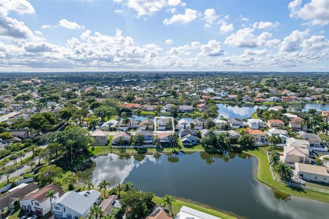 13930 Oak Ridge Dr, Davie, FL 33325