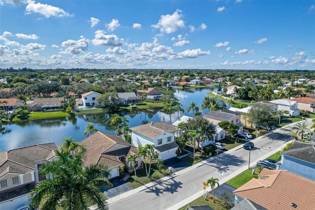 13930 Oak Ridge Dr, Davie, FL 33325