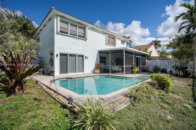 13930 Oak Ridge Dr, Davie, FL 33325