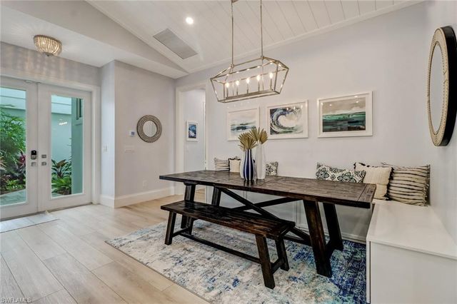 5130 Alpha CT, Naples, FL 34105