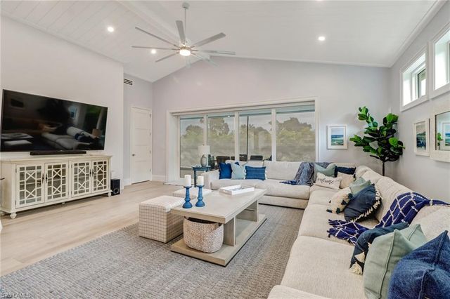 5130 Alpha CT, Naples, FL 34105