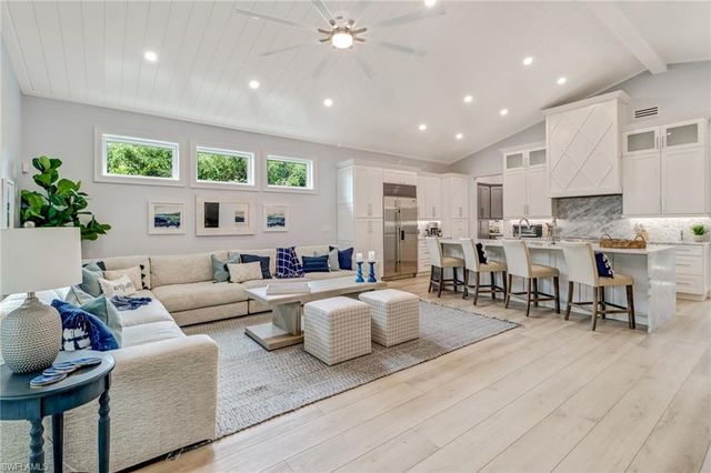 5130 Alpha CT, Naples, FL 34105