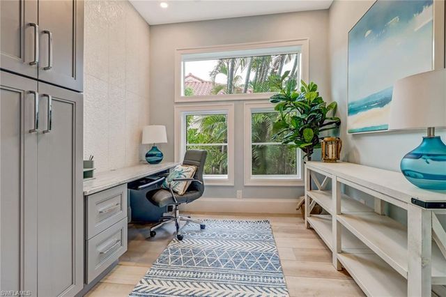 5130 Alpha CT, Naples, FL 34105