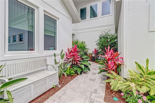 5130 Alpha CT, Naples, FL 34105