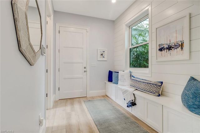 5130 Alpha CT, Naples, FL 34105