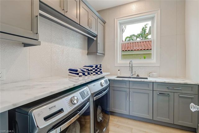 5130 Alpha CT, Naples, FL 34105