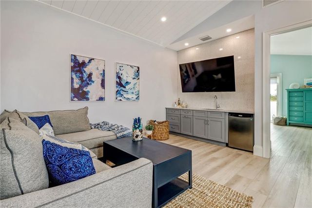 5130 Alpha CT, Naples, FL 34105