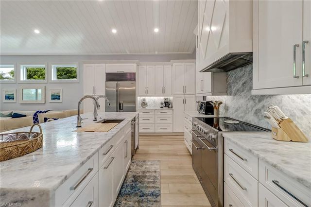 5130 Alpha CT, Naples, FL 34105