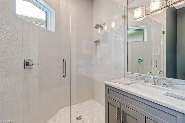 5130 Alpha CT, Naples, FL 34105