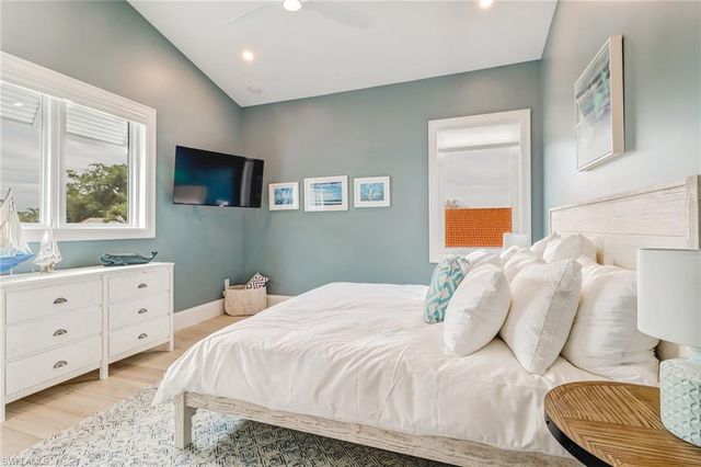 5130 Alpha CT, Naples, FL 34105