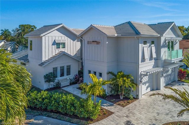 5130 Alpha CT, Naples, FL 34105