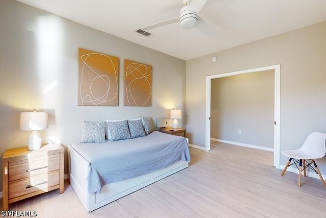 350 Robin Hood CIR 202, Naples, FL 34104