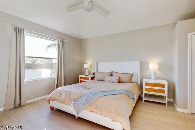 350 Robin Hood CIR 202, Naples, FL 34104