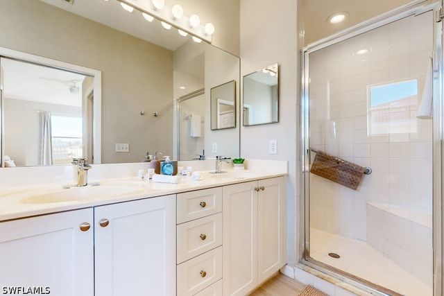 350 Robin Hood CIR 202, Naples, FL 34104