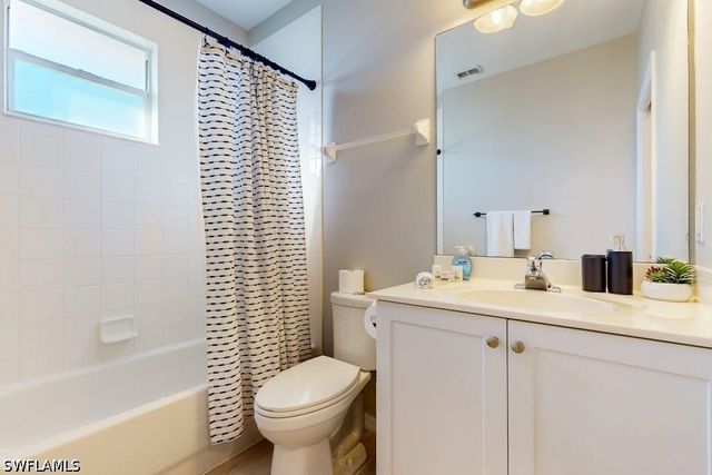 350 Robin Hood CIR 202, Naples, FL 34104