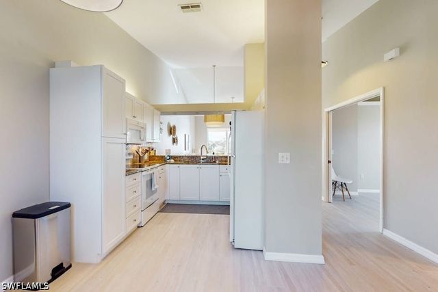 350 Robin Hood CIR 202, Naples, FL 34104