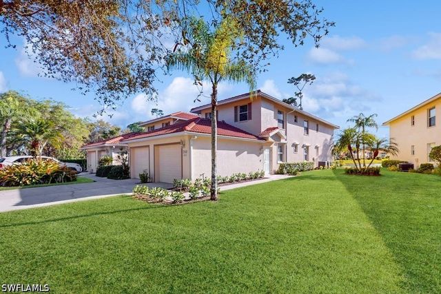 350 Robin Hood CIR 202, Naples, FL 34104