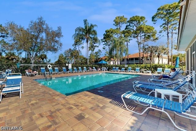 350 Robin Hood CIR 202, Naples, FL 34104
