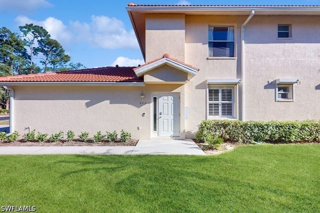 350 Robin Hood CIR 202, Naples, FL 34104