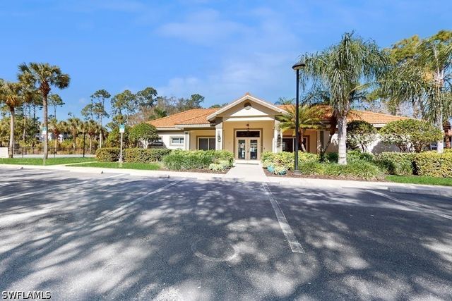 350 Robin Hood CIR 202, Naples, FL 34104