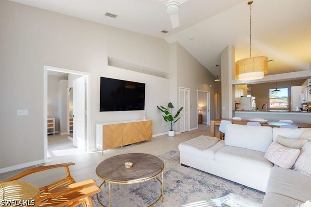 350 Robin Hood CIR 202, Naples, FL 34104