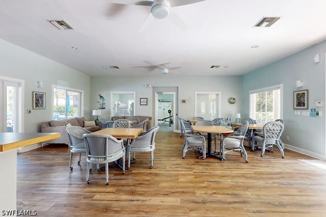 350 Robin Hood CIR 202, Naples, FL 34104
