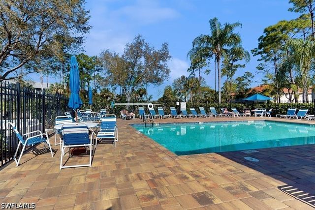 350 Robin Hood CIR 202, Naples, FL 34104