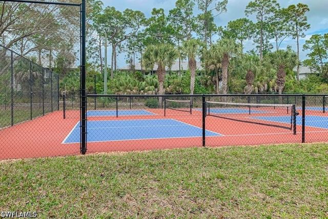 350 Robin Hood CIR 202, Naples, FL 34104
