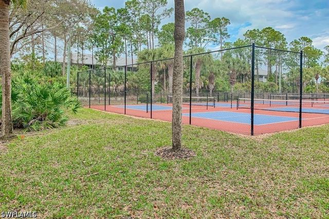 350 Robin Hood CIR 202, Naples, FL 34104